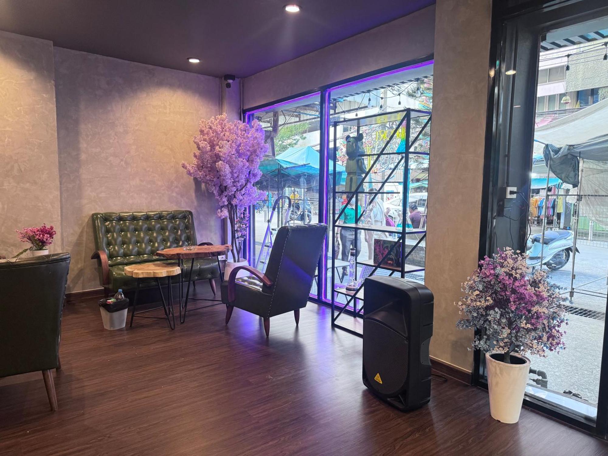 Bud Brew Beyond Dispensary And Hotel Bangkok Kültér fotó