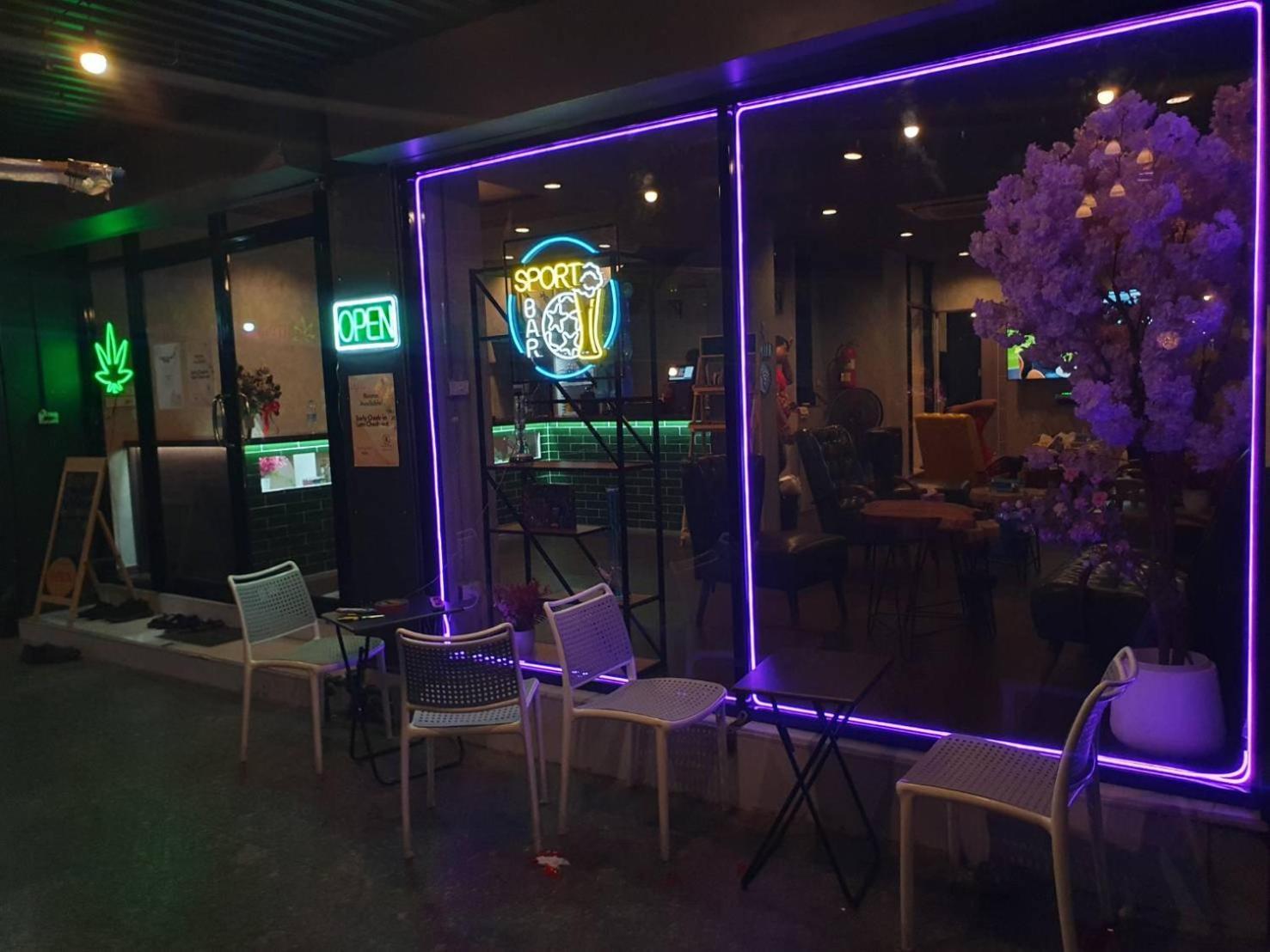 Bud Brew Beyond Dispensary And Hotel Bangkok Kültér fotó