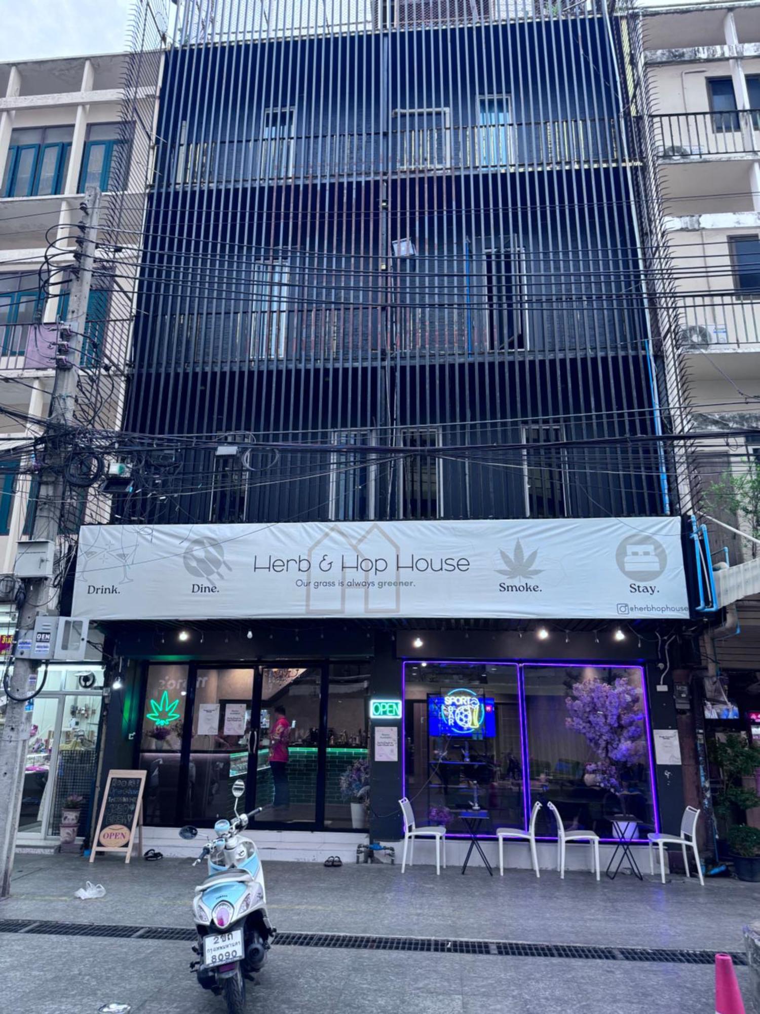 Bud Brew Beyond Dispensary And Hotel Bangkok Kültér fotó