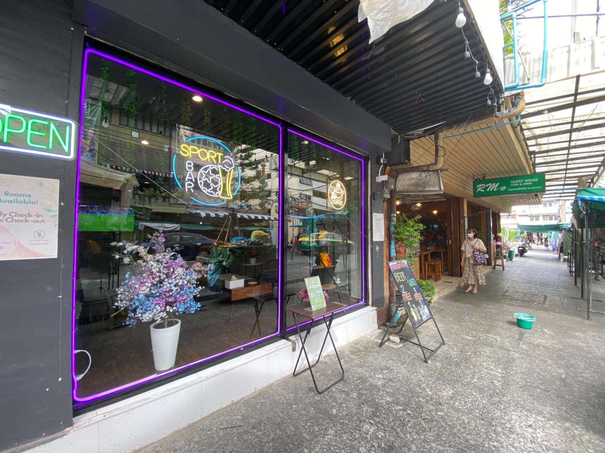 Bud Brew Beyond Dispensary And Hotel Bangkok Kültér fotó