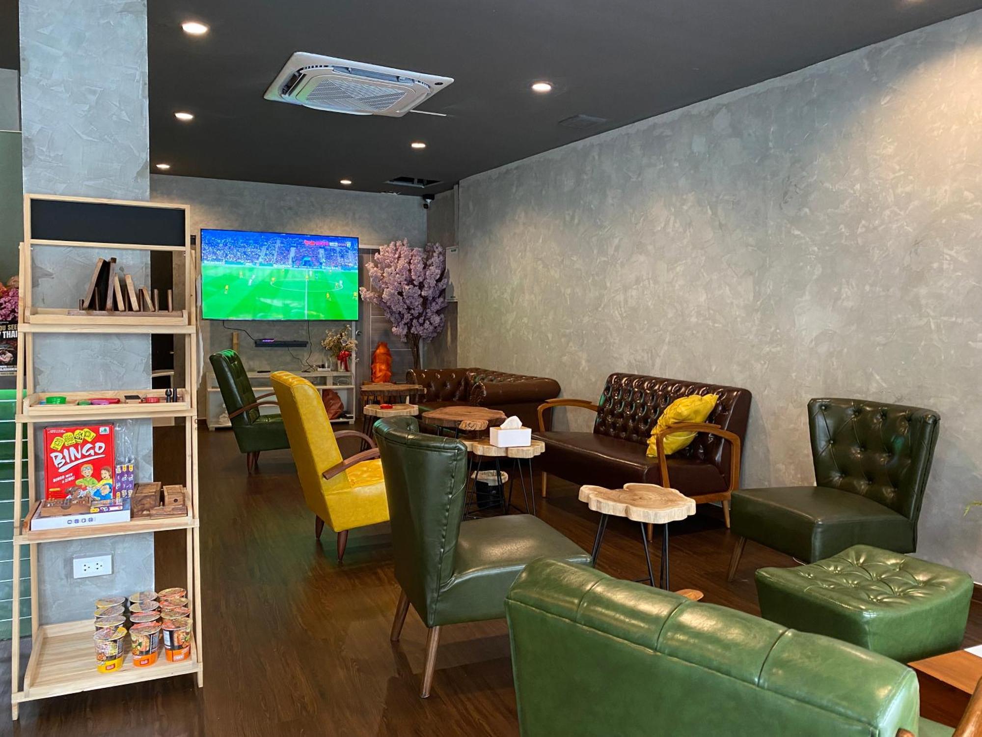 Bud Brew Beyond Dispensary And Hotel Bangkok Kültér fotó