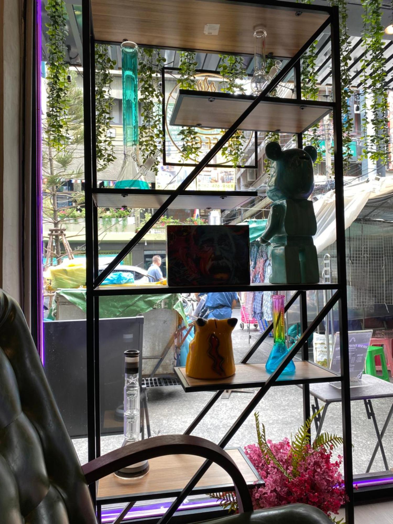 Bud Brew Beyond Dispensary And Hotel Bangkok Kültér fotó